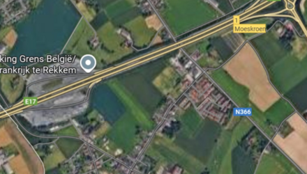 De site van de snelwegparking